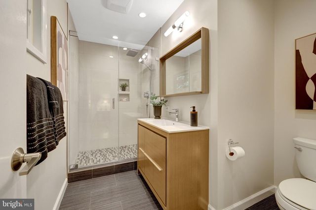 9115 SANTAYANA DR, Fairfax, VA 22031