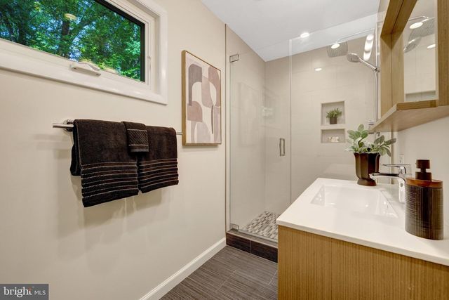 9115 SANTAYANA DR, Fairfax, VA 22031
