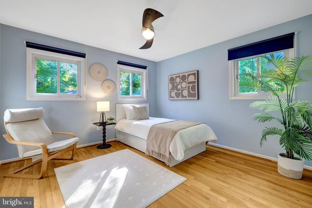 9115 SANTAYANA DR, Fairfax, VA 22031