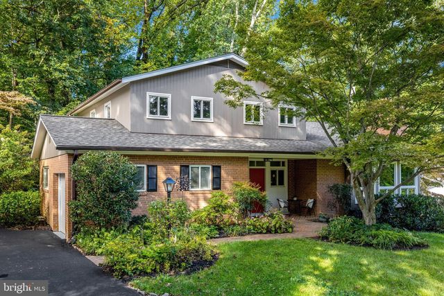 9115 SANTAYANA DR, Fairfax, VA 22031