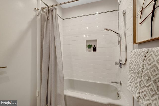 9115 SANTAYANA DR, Fairfax, VA 22031