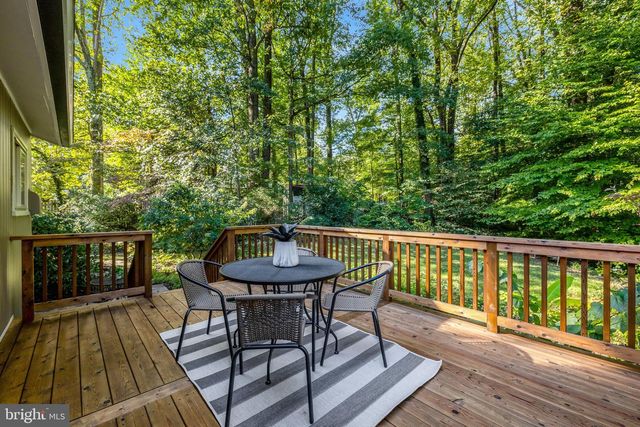 9115 SANTAYANA DR, Fairfax, VA 22031
