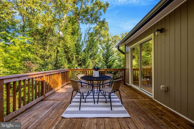 9115 SANTAYANA DR, Fairfax, VA 22031