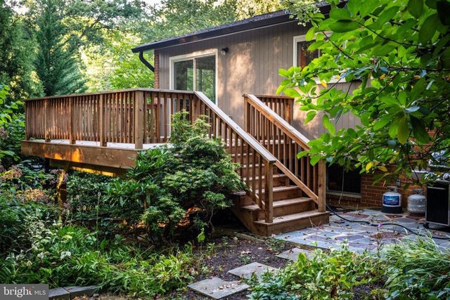 9115 SANTAYANA DR, Fairfax, VA 22031