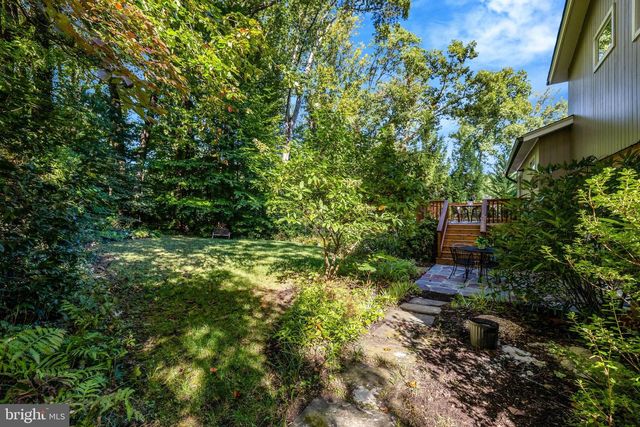 9115 SANTAYANA DR, Fairfax, VA 22031