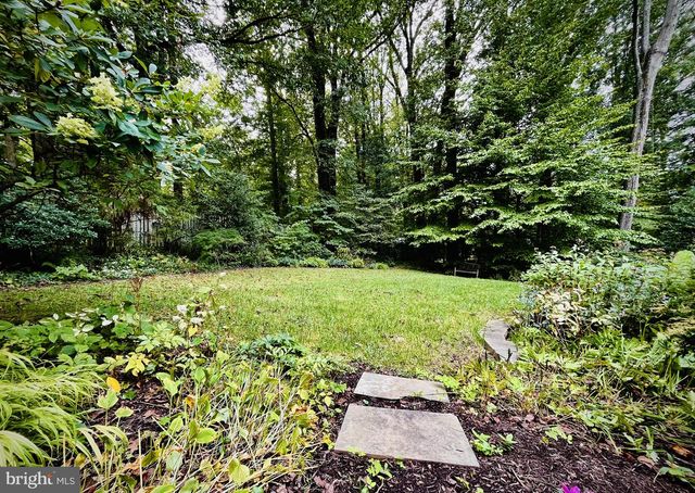 9115 SANTAYANA DR, Fairfax, VA 22031