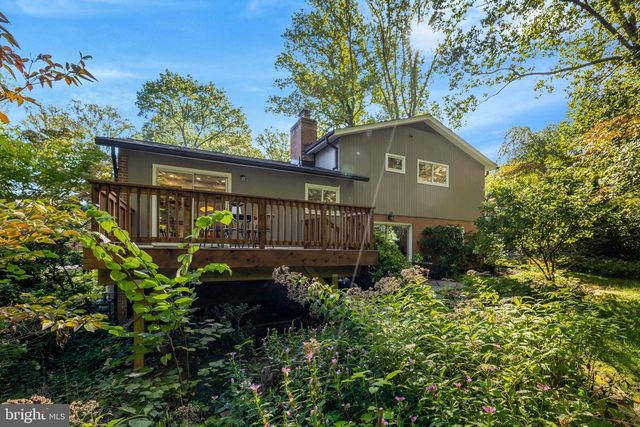 9115 SANTAYANA DR, Fairfax, VA 22031