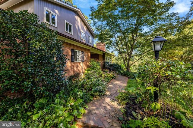 9115 SANTAYANA DR, Fairfax, VA 22031
