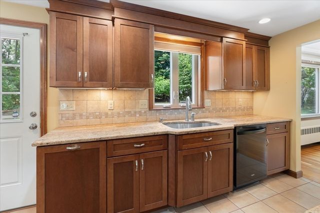 23 Meadow Brook Rd, Raynham, MA 02767