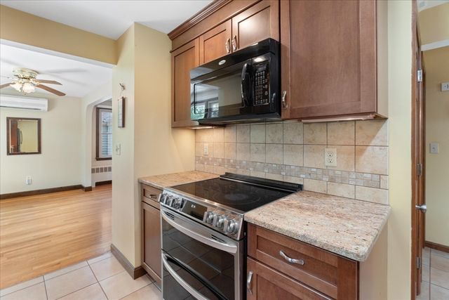 23 Meadow Brook Rd, Raynham, MA 02767
