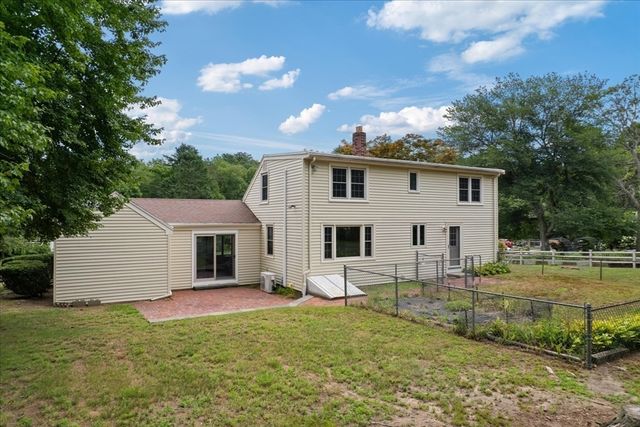 23 Meadow Brook Rd, Raynham, MA 02767