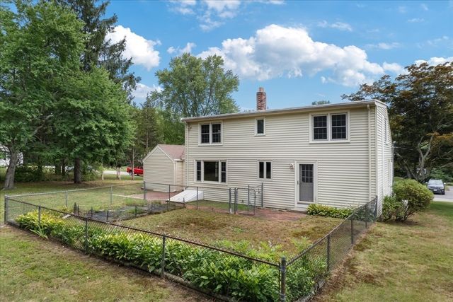 23 Meadow Brook Rd, Raynham, MA 02767