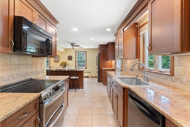 23 Meadow Brook Rd, Raynham, MA 02767