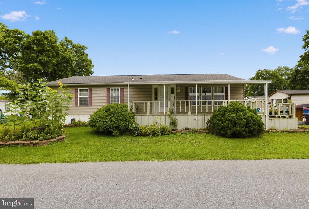 414 OAK DR, GREEN LANE, PA 18054 — exterior