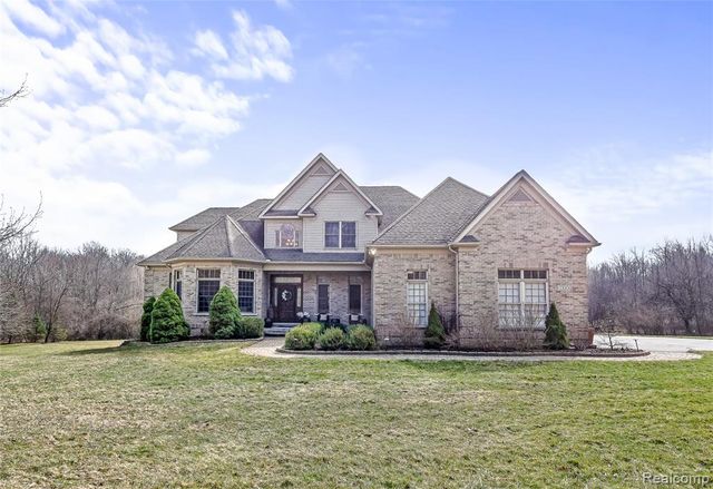 3300 Hillshire Court, Ypsilanti, MI 48198