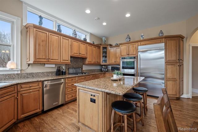 3300 Hillshire Court, Ypsilanti, MI 48198