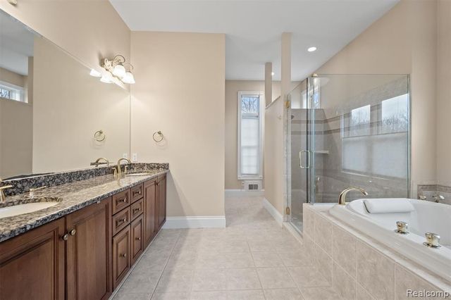 3300 Hillshire Court, Ypsilanti, MI 48198