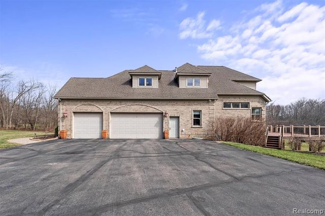 3300 Hillshire Court, Ypsilanti, MI 48198