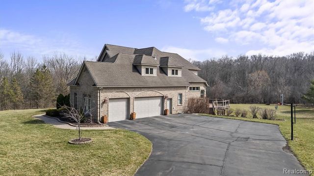 3300 Hillshire Court, Ypsilanti, MI 48198