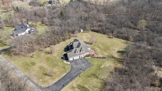 3300 Hillshire Court, Ypsilanti, MI 48198