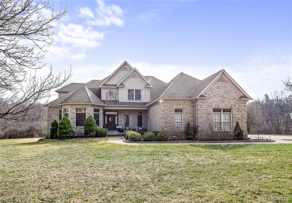 3300 Hillshire Court, Ypsilanti, MI 48198