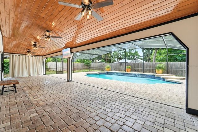 2309 SWEETWATER COUNTRY CLUB PLACE DRIVE, Apopka, FL 32712