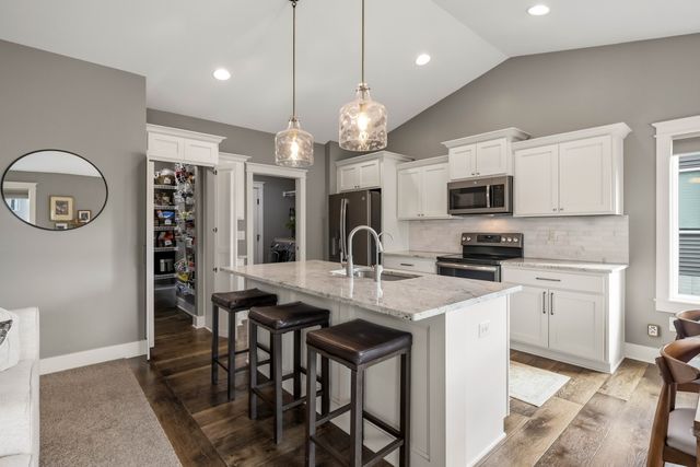 904 NW Seasons Drive, Ankeny, IA 50023
