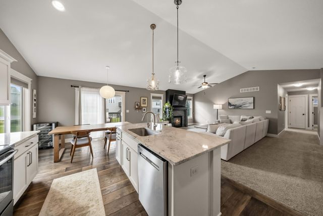 904 NW Seasons Drive, Ankeny, IA 50023