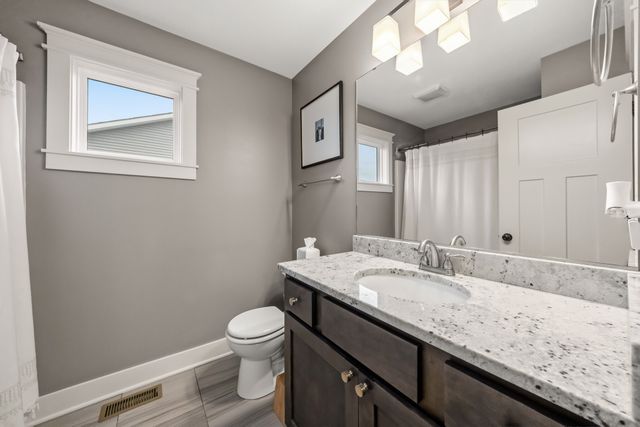 904 NW Seasons Drive, Ankeny, IA 50023