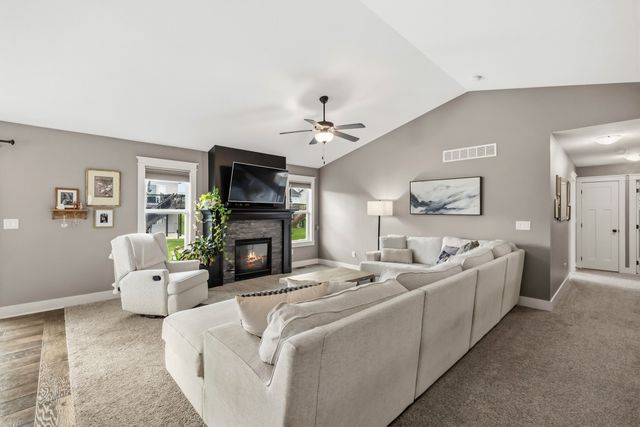 904 NW Seasons Drive, Ankeny, IA 50023