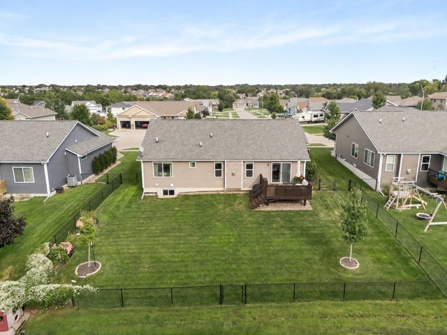 904 NW Seasons Drive, Ankeny, IA 50023