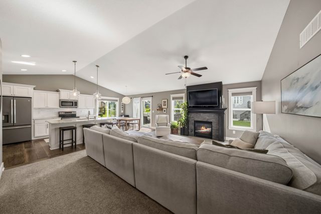 904 NW Seasons Drive, Ankeny, IA 50023