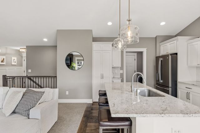 904 NW Seasons Drive, Ankeny, IA 50023