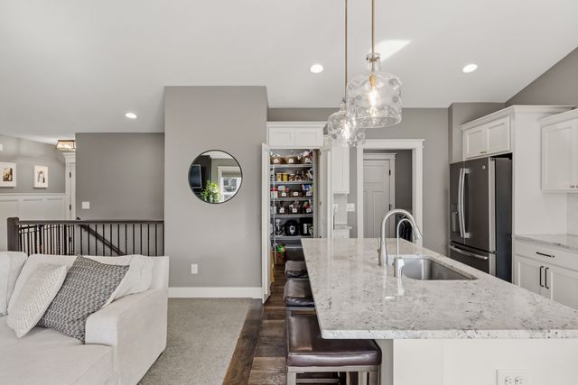 904 NW Seasons Drive, Ankeny, IA 50023