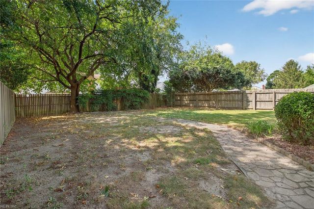 5677 Rushmere DR, Virginia Beach, VA 23464