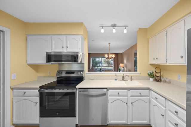 3000 Saint Albans Mill Road 111, Minnetonka, MN 55305