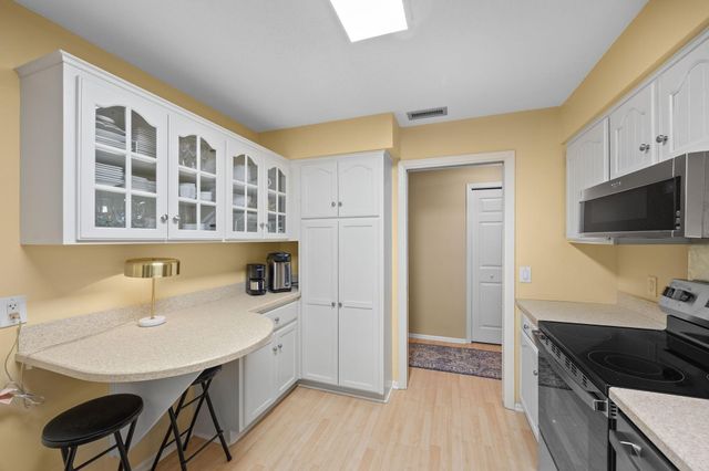 3000 Saint Albans Mill Road 111, Minnetonka, MN 55305