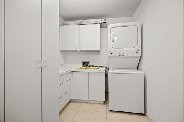 3000 Saint Albans Mill Road 111, Minnetonka, MN 55305