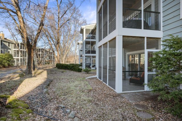 3000 Saint Albans Mill Road 111, Minnetonka, MN 55305