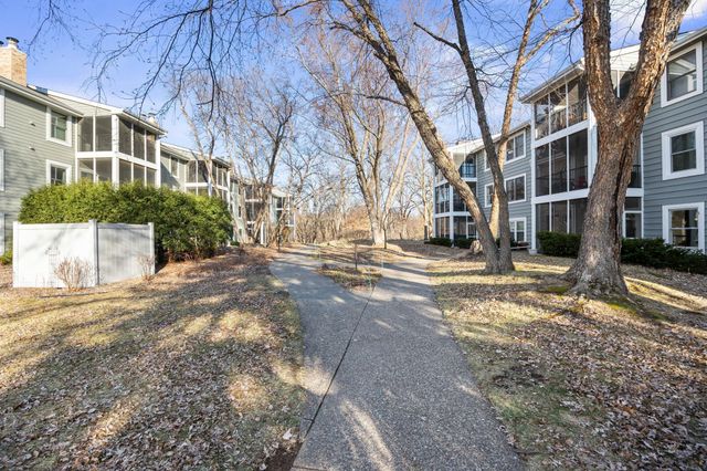 3000 Saint Albans Mill Road 111, Minnetonka, MN 55305