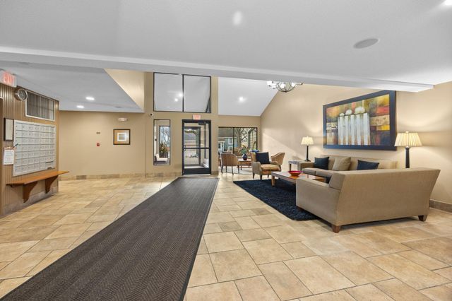 3000 Saint Albans Mill Road 111, Minnetonka, MN 55305