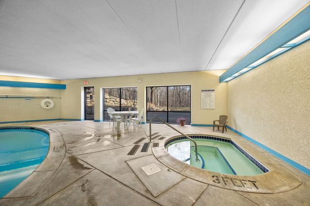 3000 Saint Albans Mill Road 111, Minnetonka, MN 55305