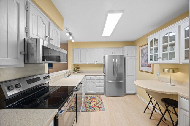 3000 Saint Albans Mill Road 111, Minnetonka, MN 55305