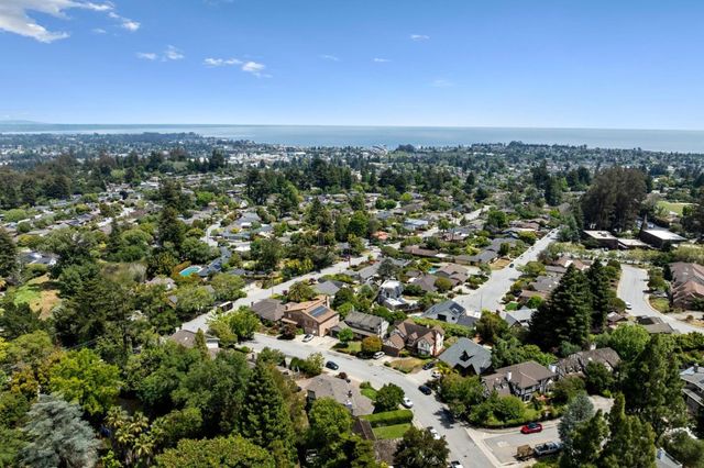 105 Quarry Lane, Santa Cruz, CA 95060