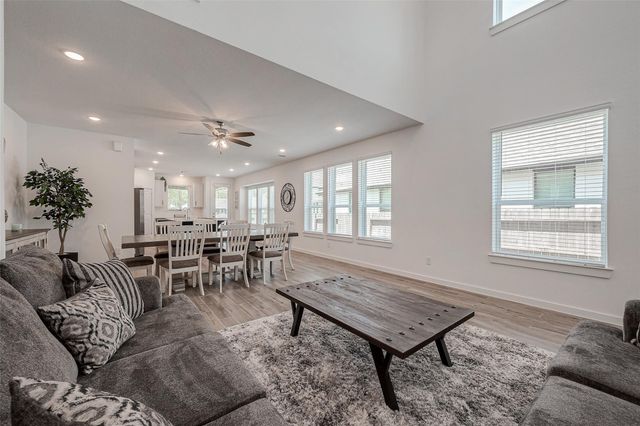 430 W Cascade Heights Drive, Montgomery, TX 77316