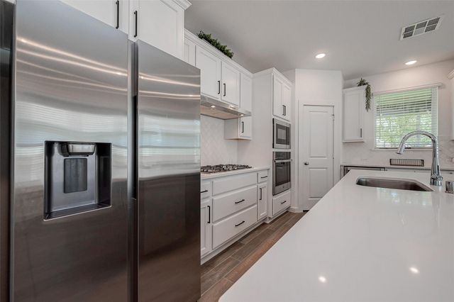 430 W Cascade Heights Drive, Montgomery, TX 77316
