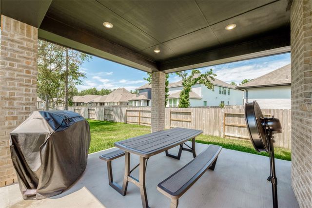 430 W Cascade Heights Drive, Montgomery, TX 77316