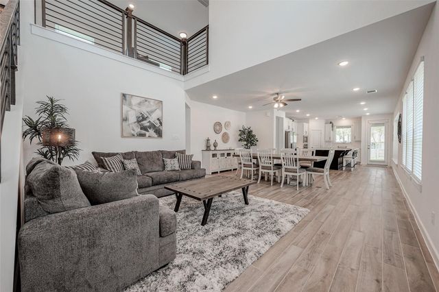 430 W Cascade Heights Drive, Montgomery, TX 77316