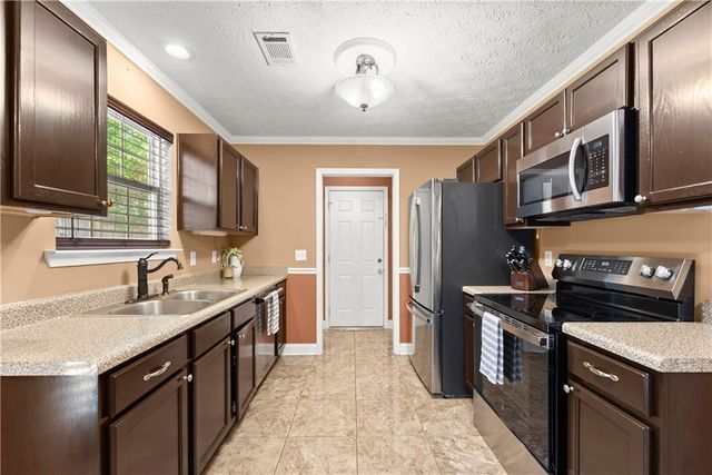 5090 Limerick Lane, Flowery Branch, GA 30542