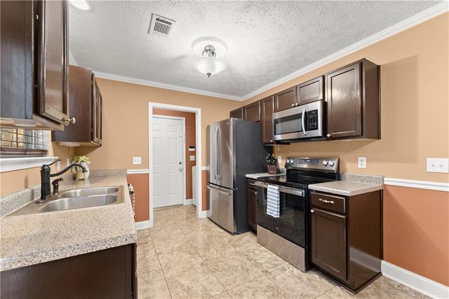 5090 Limerick Lane, Flowery Branch, GA 30542